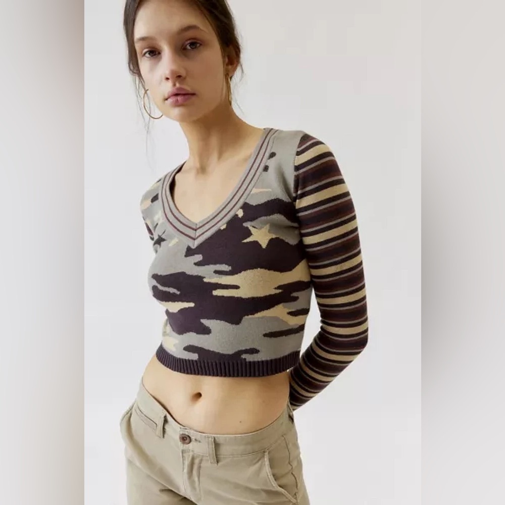 BDG Addison V Neck Ribbed Knit Sweater - Small